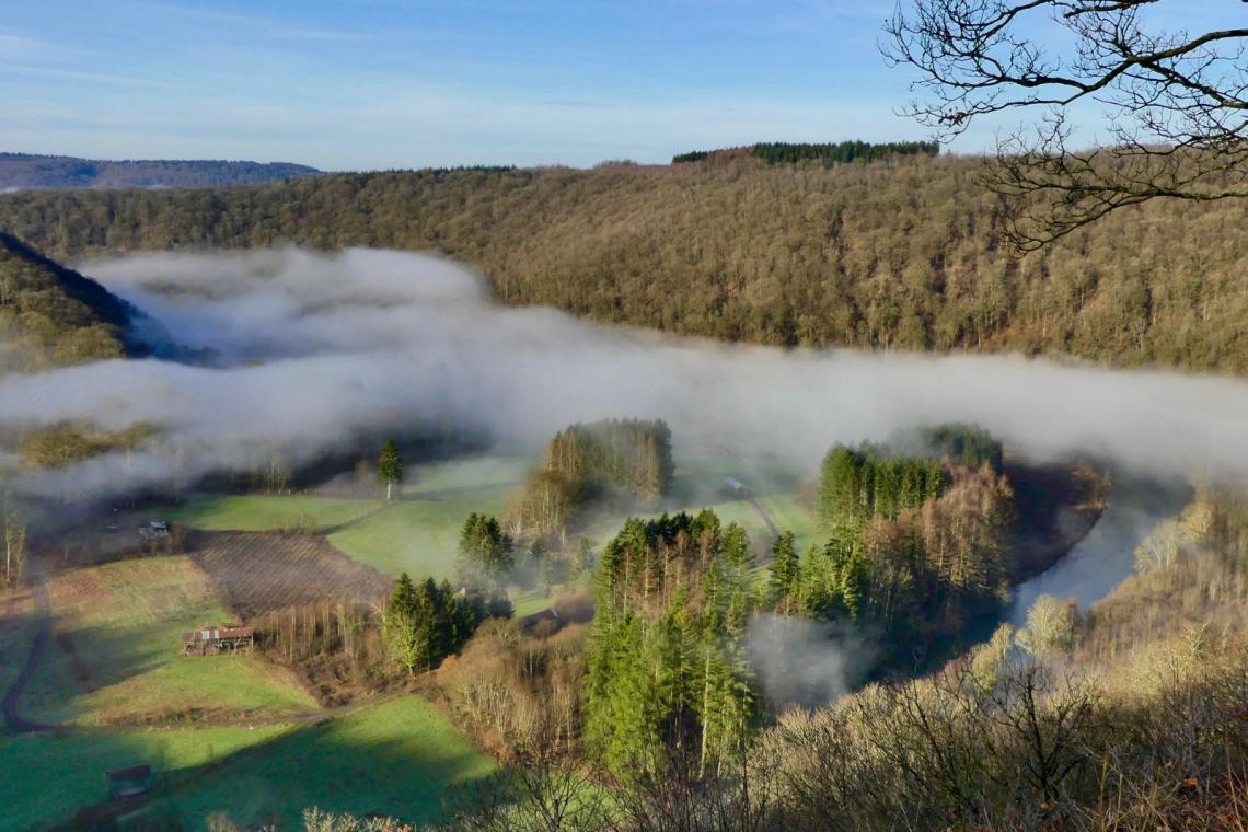 Jambon de la Semois | 'Le point de vue sous la brume' et 'Deux personnes au crépuscule' (© T. Gridlet)