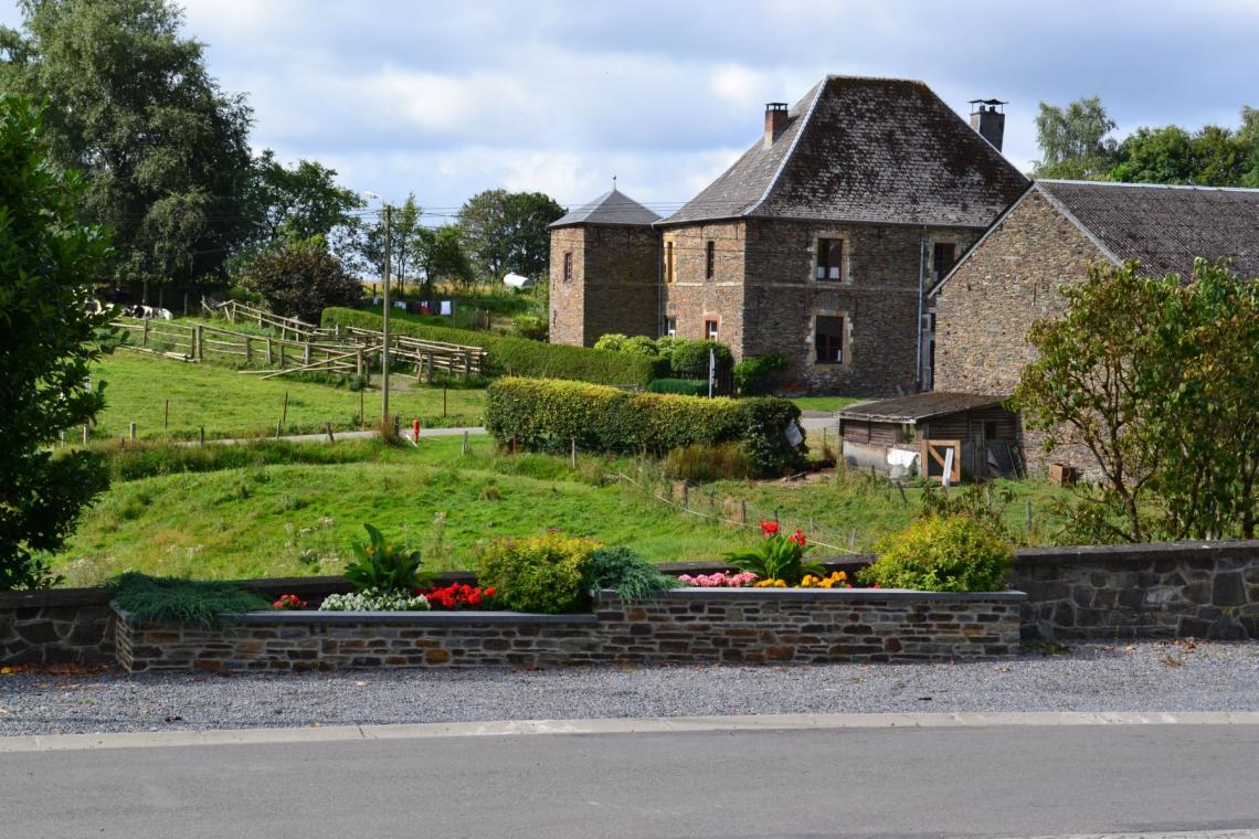 Moulin | Hêtraie |Château-ferme | Abreuvoir © J-M Verday | Grange © Centre touristique de Vresse