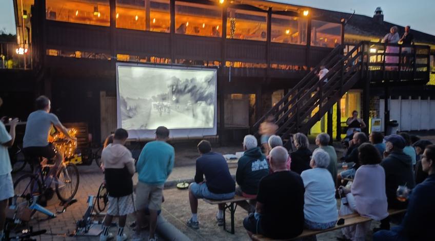Je pédale pour mon film - Un festival de cinéma itinérant à travers l'Ardenne méridionale - Publications Parc Naturel Ardenne Meridionale